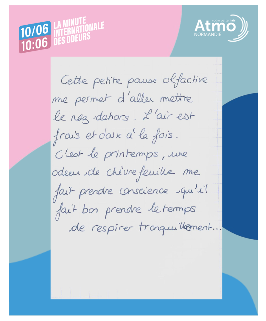 Affiche colorée indiquant « La Minute internationale des odeurs » le 10/06 à 10h06, avec le logo Atmo Normandie. Au centre, un texte manuscrit décrit une pause olfactive en extérieur, évoquant l’air frais du printemps et une odeur de chèvrefeuille invitant à respirer tranquillement.