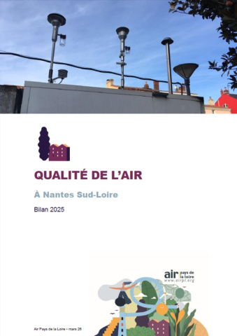 couv du rapport de qualité de l'air à Nantes Sud-Loire, bilan 2025 avec une image de préleveurs sur le toit de la cabine avec ciel en fond