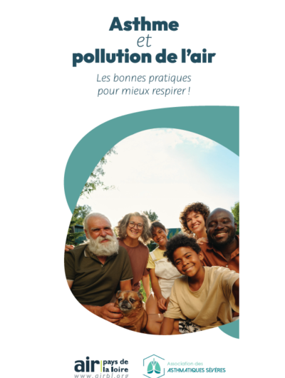 Couverture de la plaquette avec le titre : Asthme et pollution de l'air les bonnes pratiques pour mieux respirer ! avec une bulle bleu et une bulle avec une photo de 6 personnes qui sourient et regardent la caméra.