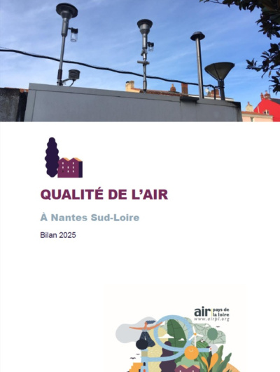 couv du rapport de qualité de l'air à Nantes Sud-Loire, bilan 2025 avec une image de préleveurs sur le toit de la cabine avec ciel en fond